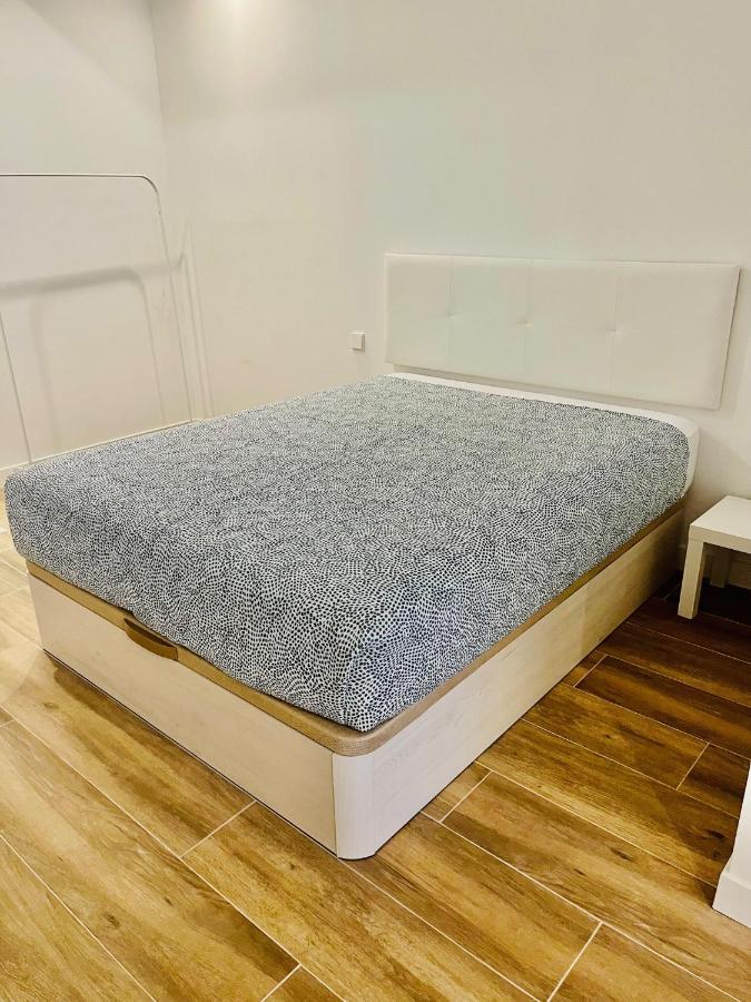 Bernabeu/ C.universitaria Apartment *